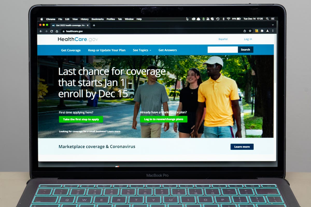 As omicron surges, HealthCare.gov sign-up deadline arrives