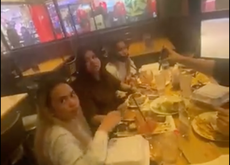 Anti-vaxxers storm Cheesecake Factory and Applebee’s while diners ignore them