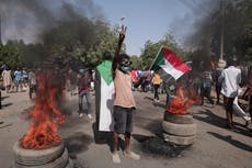 スーダンでの大規模な反クーデター抗議は蜂起記念日をマークします