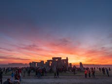 Thousands gather for Winter Solstice at Stonehenge