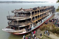 至少 38 dead after packed ferry catches fire in Bangladesh