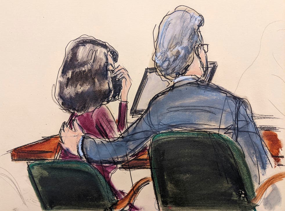 <p> Ghislaine Maxwell puts her hand up to her face, listening as her lawyer Jeffrey Pagliuca puts his arm around her as the jury return a guilty verdict</磷>