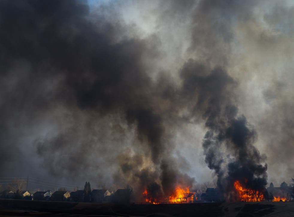 <p>Two homes burn after being consumed by wildfire in the Centennial Heights neighborhood on 30 Desember 2021 in Louisville, Colorado</bl>