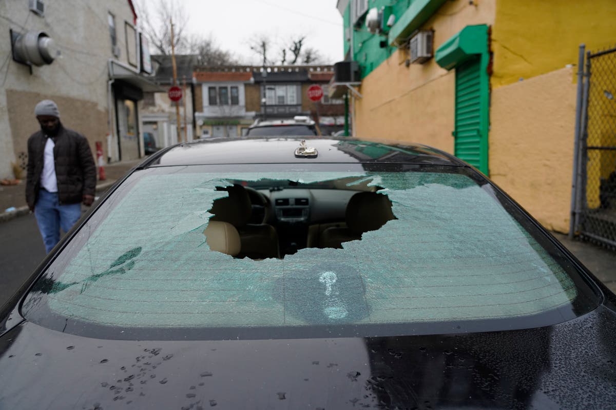 Oor 65 shots fired on busy Philadelphia street; 6 wounded