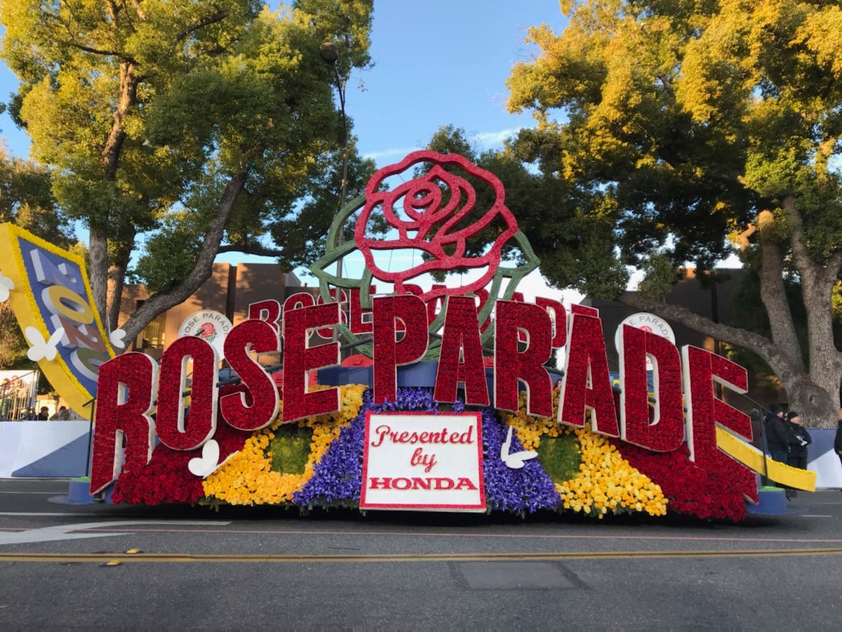New Year's Day Rose Parade set to go despite virus surge 