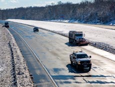 Virginia officials defend respond to snowy gridlock on I-95