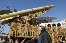 Iran displays missiles amid nuclear talks with world powers