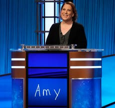 'Jeopardy!' champ hits $1 百万; talks fame, trans rights
