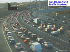 Traffic chaos as accident shuts M8 motorway in Glasgow