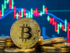 Bitcoin price hovers above key level – follow live
