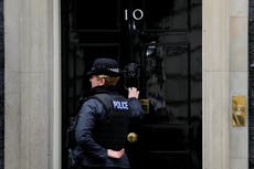 Mais que 800 people fined for breach of Covid rules in week of Downing Street party