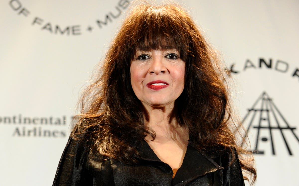 Brian Wilson and Gene Simmons lead those paying tribute to ‘icon’ Ronnie Spector