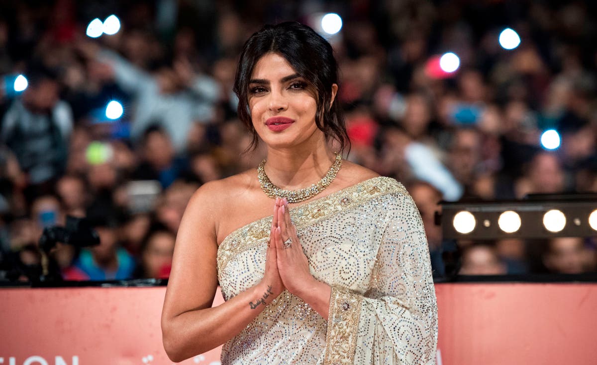 Priyanka Chopra diz que a pergunta do jornalista 'a irritou' antes 2021 Oscars