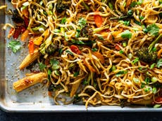 How to cook chow mein with just a baking tray