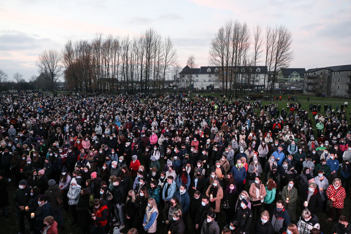 Vigils held across island of Ireland in memory of Ashling Murphy