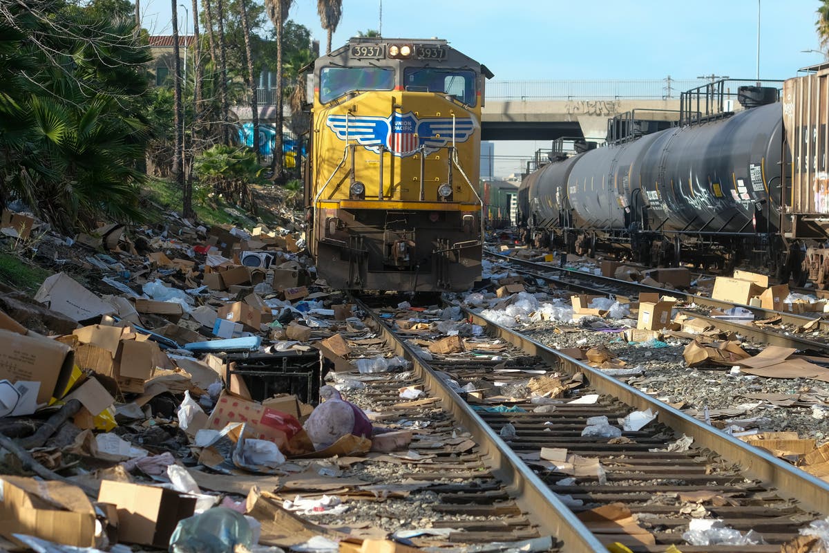 Thieves raiding rail cargo containers in Los Angeles 