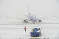 Plus de 1,000 flights cancelled amid powerful winter storm on East Coast