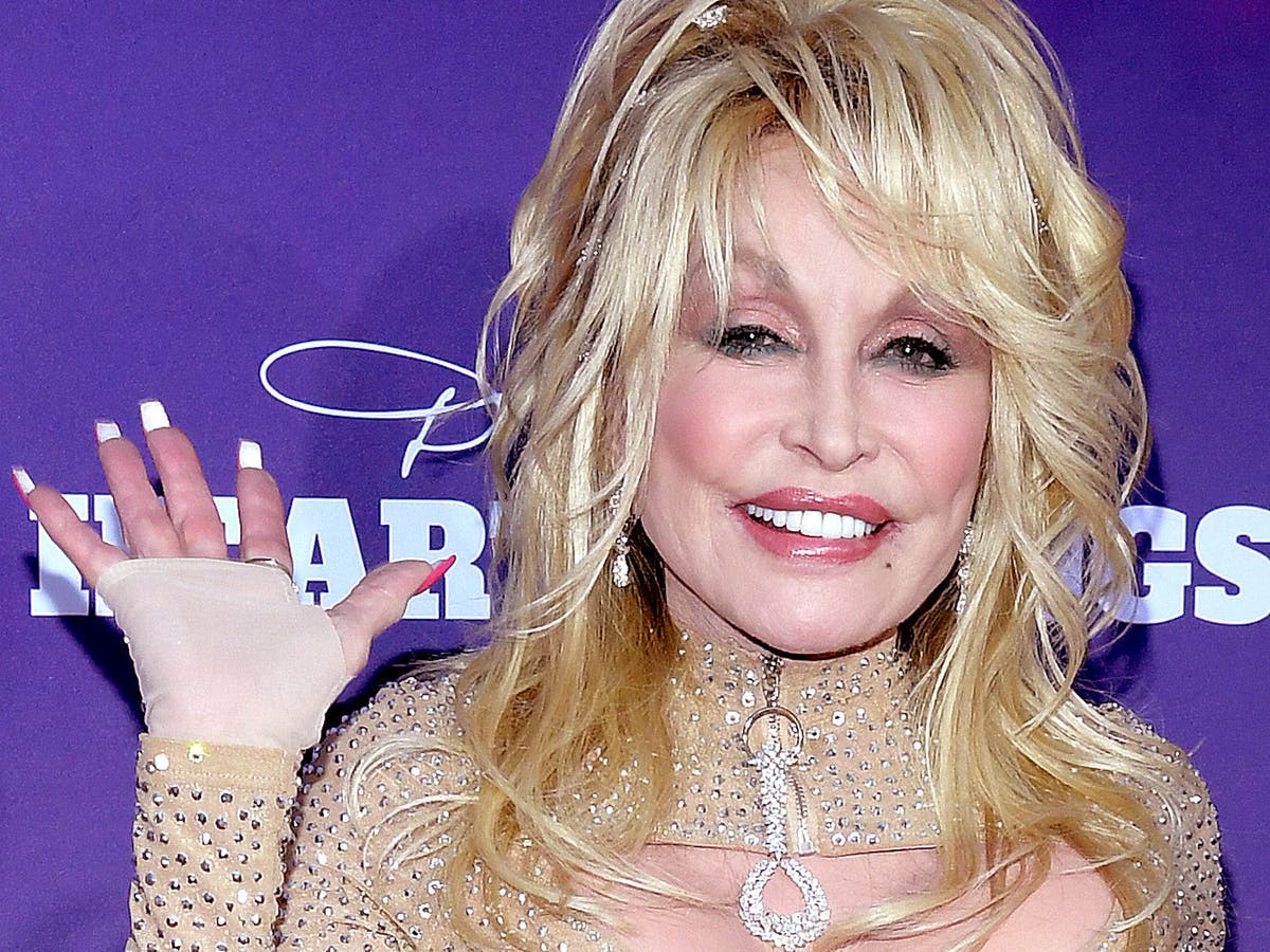 Dolly Parton shares photo celebrating in her ‘birthday suit’