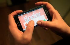 Tinder charges more for young gays, lesbians and the over-30s, dit lequel?