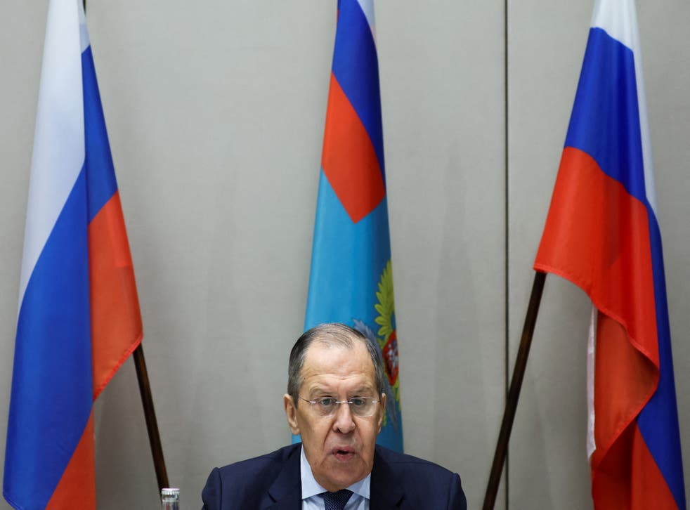 <p>Russian foreign minister Sergei Lavrov speaks during a news conference after his meeting with US secretary of state Antony Blinken about tensions over Ukraine, 在日内瓦&l磷;/p>
