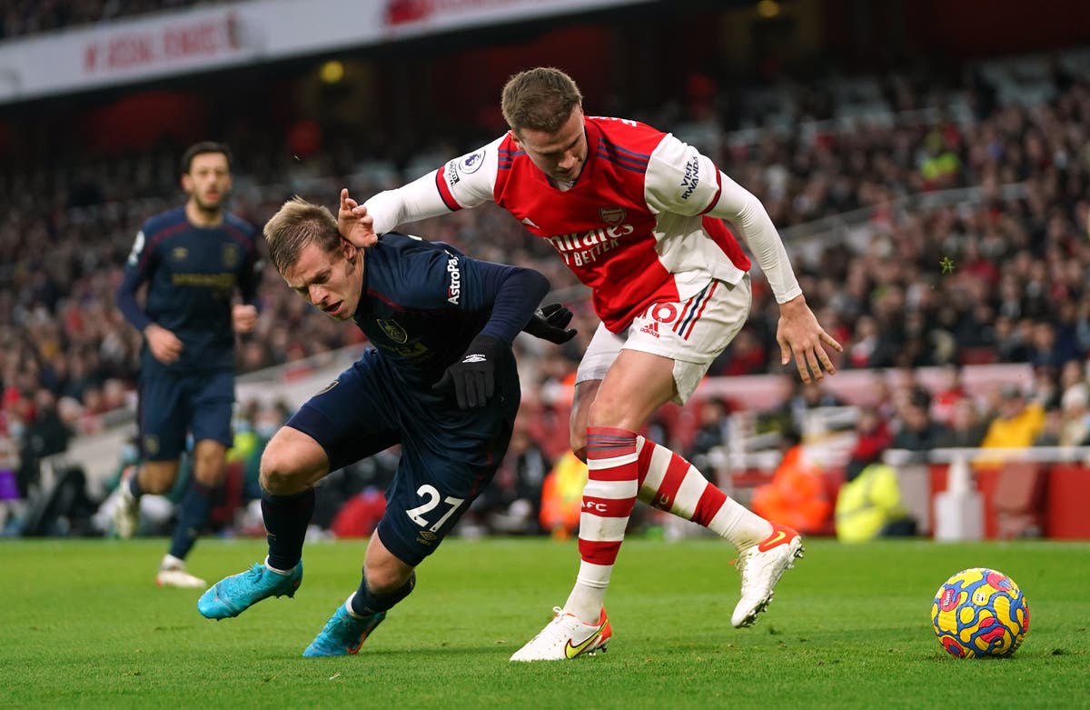 Burnley neem 'n punt teen Arsenal met hul terugkeer na aksie