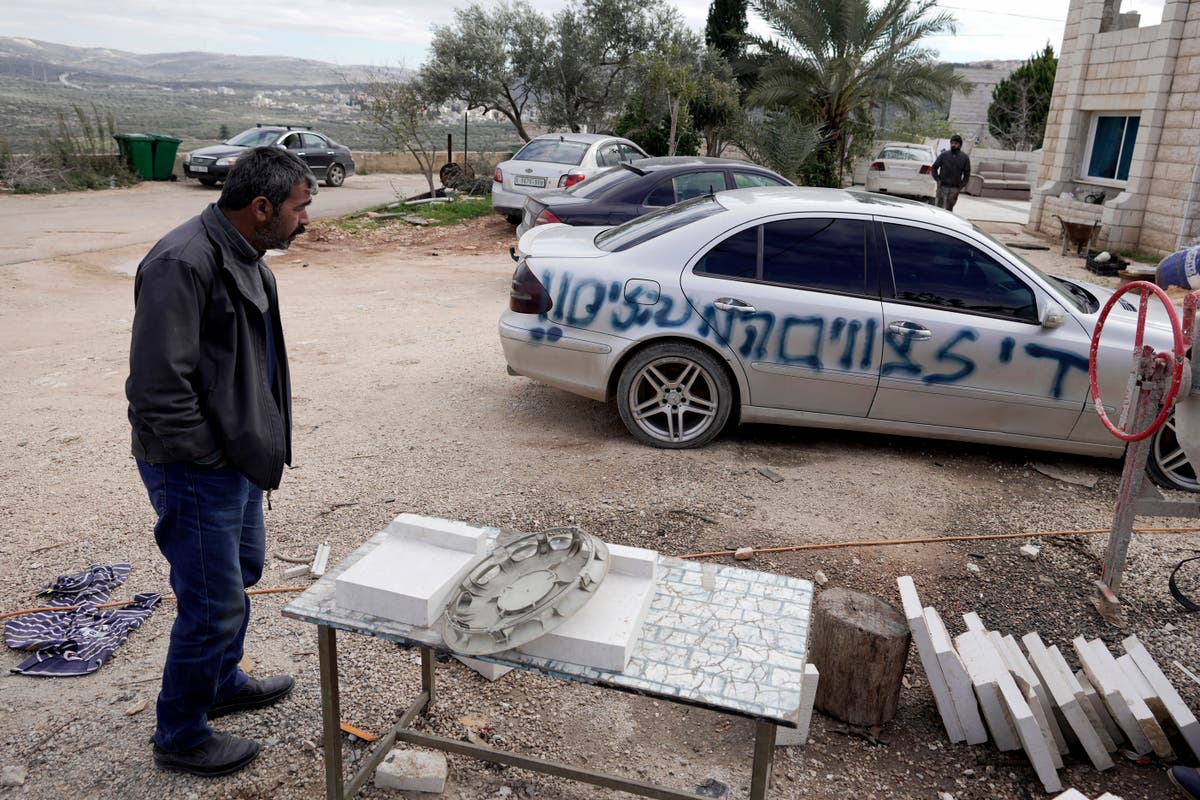 Stone-throwing settlers drive through Palestinian village