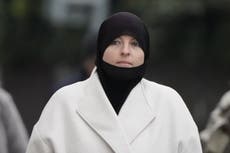 Lisa Smith ‘enveloped herself in the black flag of Islamic State’, 裁判所は聞く