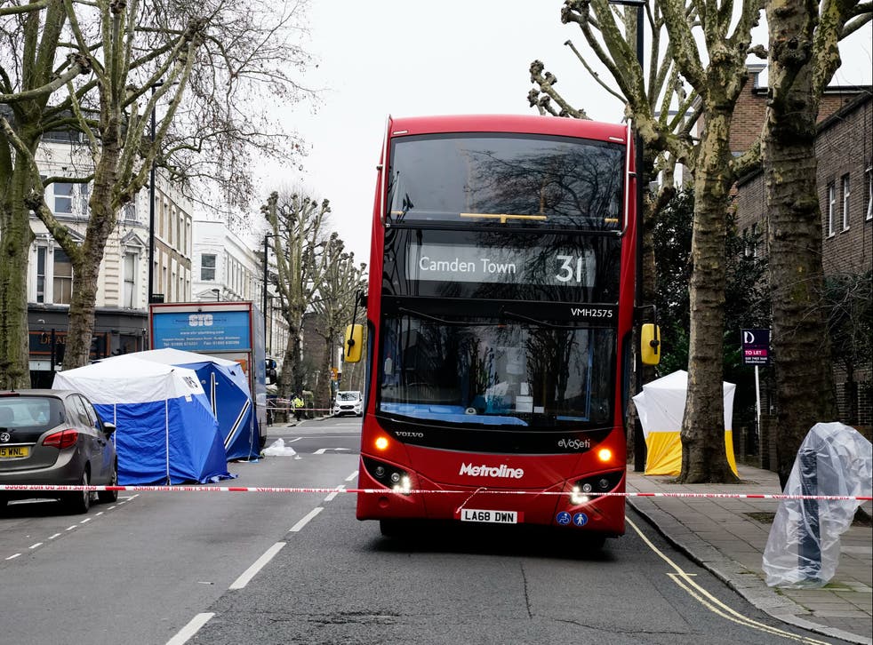 <p>Police tape and forensic tents on Chippenham Road, Maida Vale</磷>