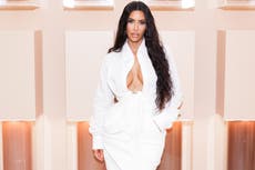 Kim Kardashian deletes bikini picture after fans accuse her of Photoshop