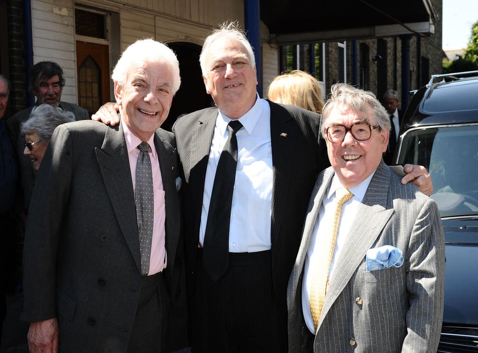 Barry Cryer with Roy Hudd and Ronnie Corbett in 2009 (Pennsylvanie)