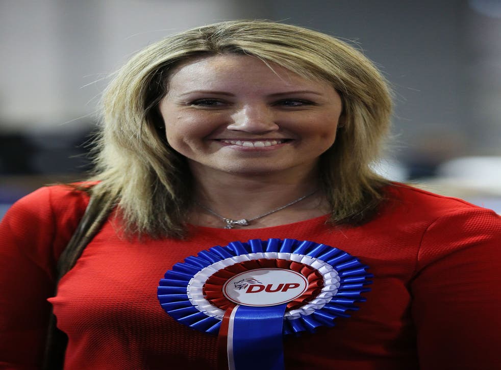 Diane Forsythe is a former DUP Westminster candidate (Die vergadering by DUP se hoofkantoor is deur 'n aantal partyverteenwoordigers bygewoon)