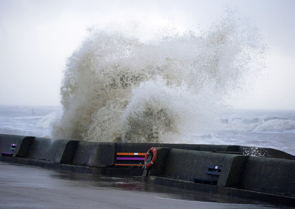 80mph winds set to batter UK as Storm Malik sweeps in
