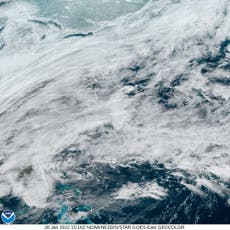 多于 4,000 US flights cancelled as powerful winter storm hits northeast
