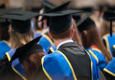 Le gouvernement augmente les remboursements des prêts étudiants de 150 £ par an