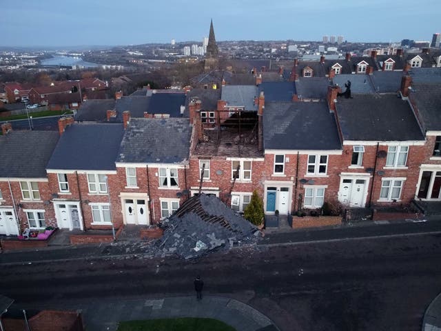 'n Huis op Overhill-terras in Gateshead, sy dak verloor het 29 Januarie nadat sterk winde van Storm Malik noordelike dele van die VK getref het