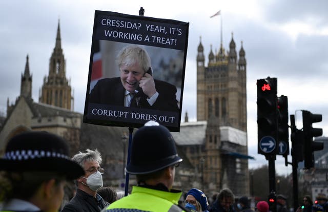 Betogers veg teen korrupsie in Londen