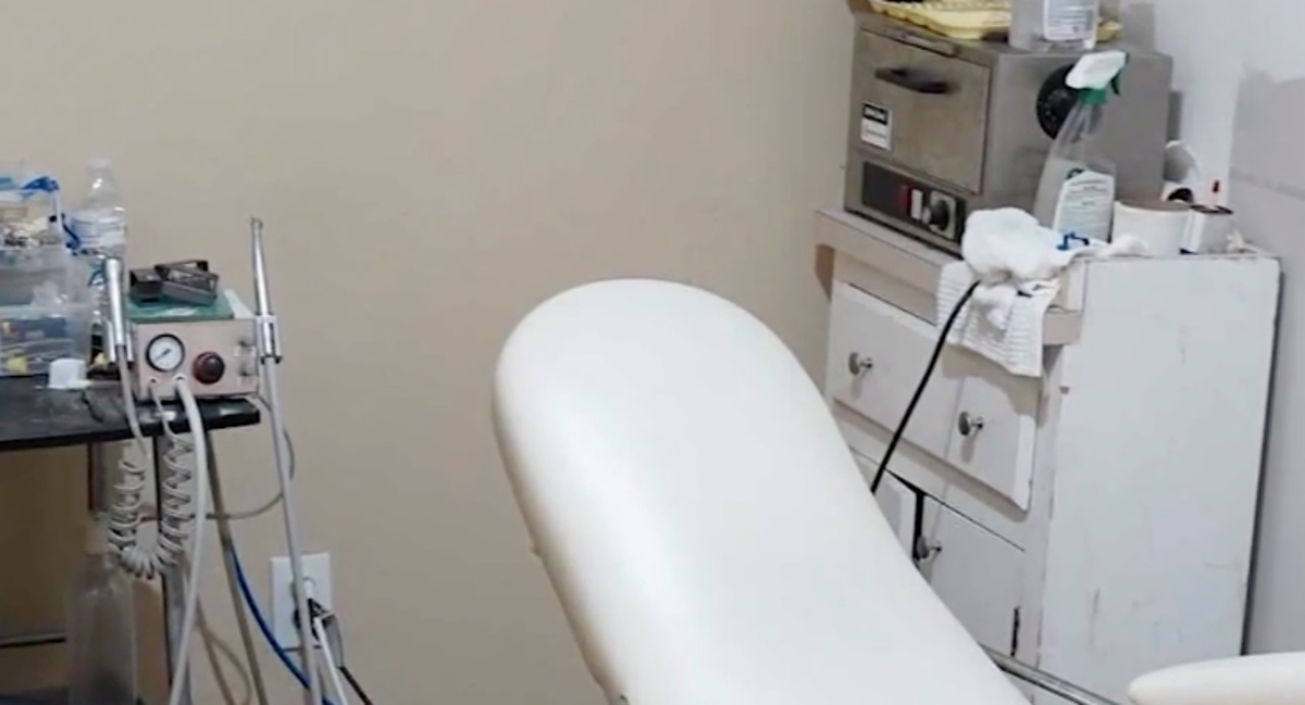 Des dentistes «autodidactes» arrêtés dans un bureau sale à Houston