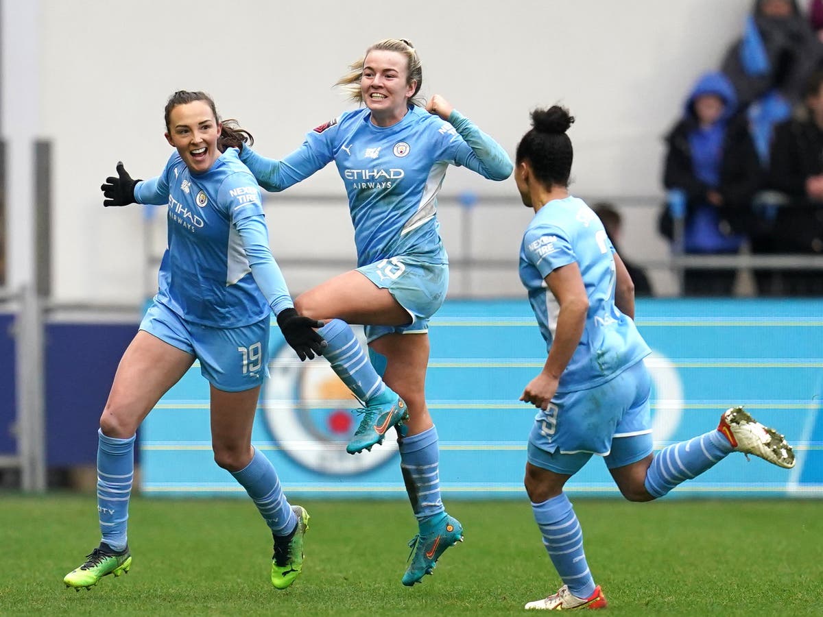 Superb Caroline Weir winner earns Manchester City derby victory