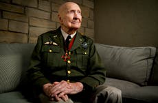 'Candy Bomber' who dropped sweets during Berlin Airlift dies