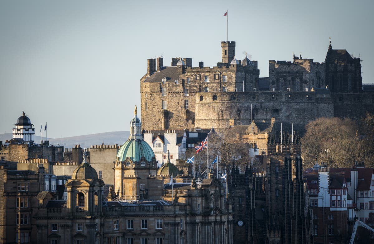 Edinburgh Castle among attractions to close as high winds hit east coast