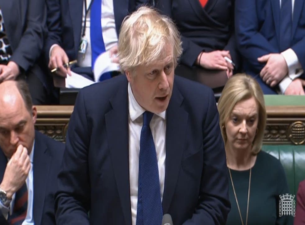 Prime Minister Boris Johnson updating MPs in the House of Commons on the latest situation regarding Ukraine. (Câmara dos Comuns/PA)