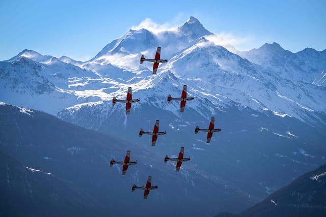 The Swiss Air Force fly in front of the Weisshorn mountain in the Swiss Alps prior to the start of the FIS Alpine Ski World Cup in Crans-Montana, Sveits