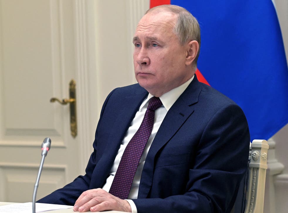 <p>Vladimir Putin’s war on Ukraine has raised fears of potential nuclear conflict </磷>