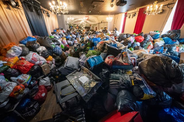 Donations at the Klub Orla Bialego (White Eagle Club) in Balham, 伦敦南部, made by members of the public, prior to their aid convoy setting off to Ukraine in aid of refugees fleeing the Russian invasion