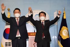 S. Korean conservatives unify as 1 leaves presidential race