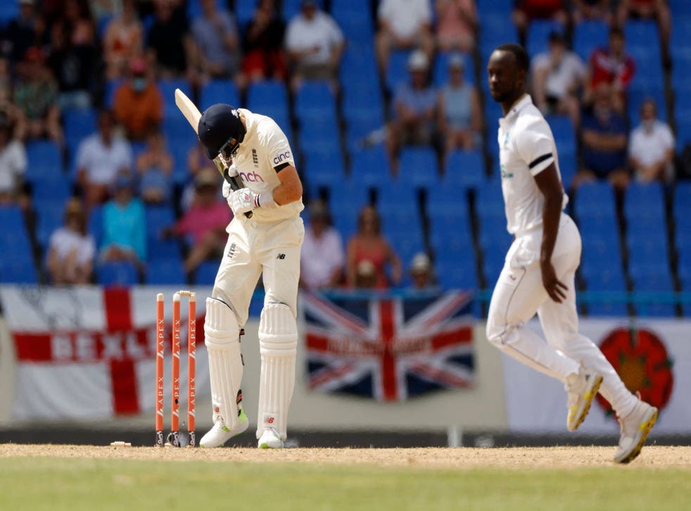 <p>Joe Root was skittled for just 13 after leaving a ball that clipped the top of his off stump</磷>