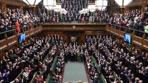 MPs giving a standing ovation to Ukraine's President Volodymyr Zelensky after he speaks to them by live video-link in the House of Commons, à Londres