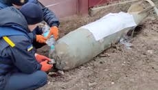 Heart-stopping moment Ukrainians defuse live Russian bomb using water bottle