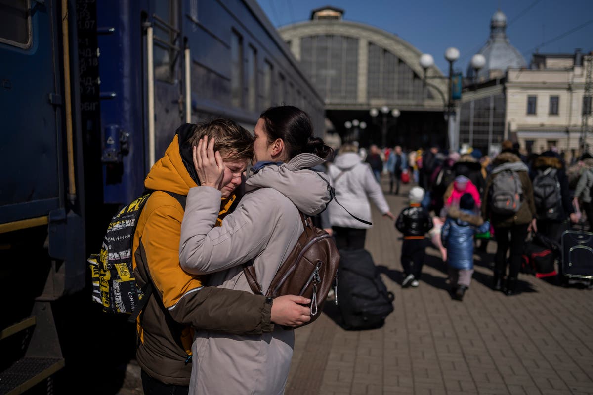 AP PHOTOS: Day 25: Anguish, honoring the dead in Ukraine