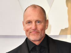 Woody Harrelson applauded after poking fun at himself while presenting at Oscars